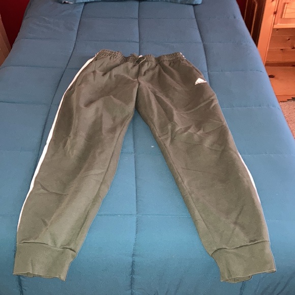 Adidas sweatpants 💚 - Picture 2 of 4
